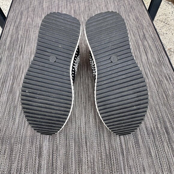 Universal Threads Persephone Platform Sneakers Womens Size 7 Black White Woven - Picture 11 of 12